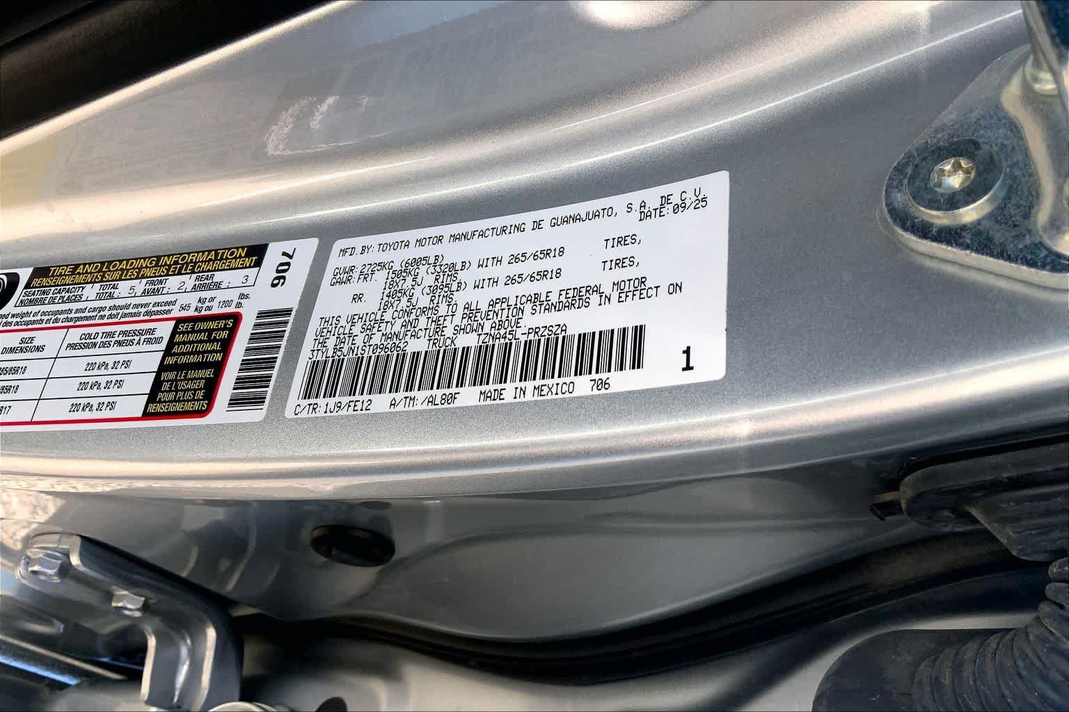 Used 2025 Toyota Tacoma TRD Sport AWD/4WD image 33