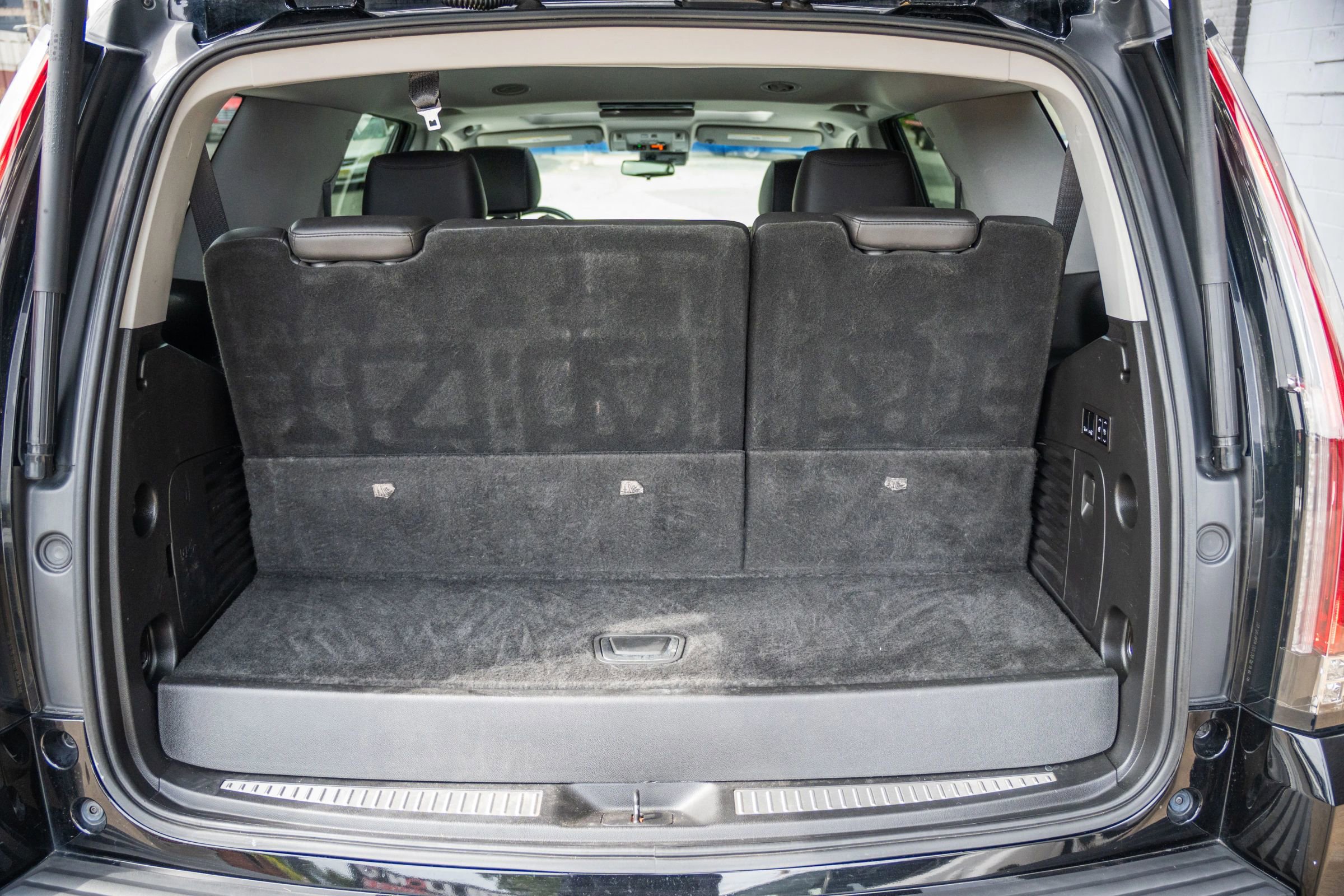 Used 2018 Cadillac Escalade Luxury image 28