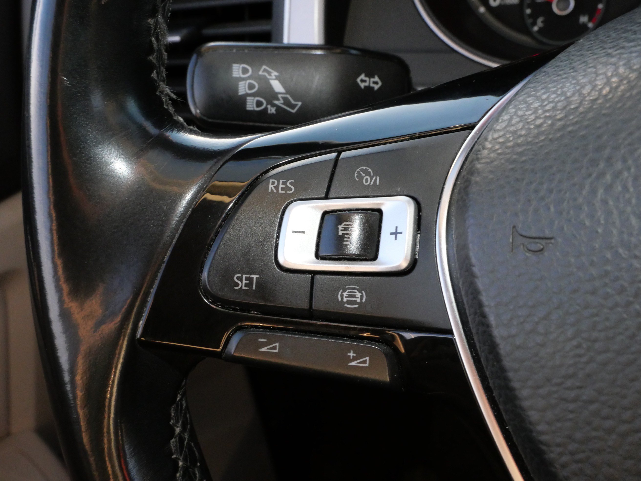 Used 2019 Volkswagen Atlas SE w/ Towing Package AWD/4WD image 25