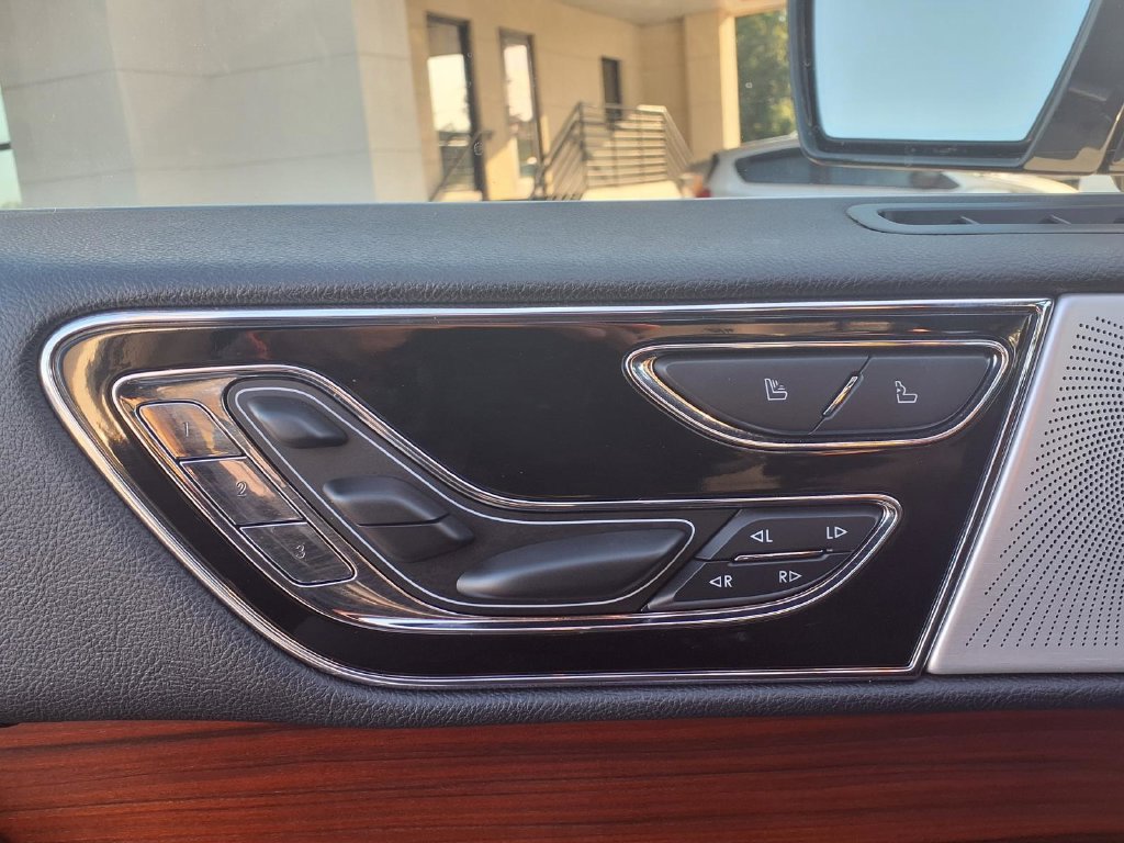 Used 2024 Lincoln Navigator Reserve AWD/4WD image 12