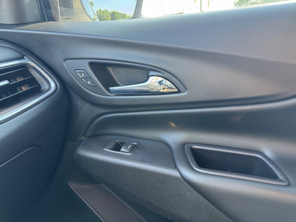 Used 2020 Chevrolet Equinox LT w/ Sport Edition FWD image 35