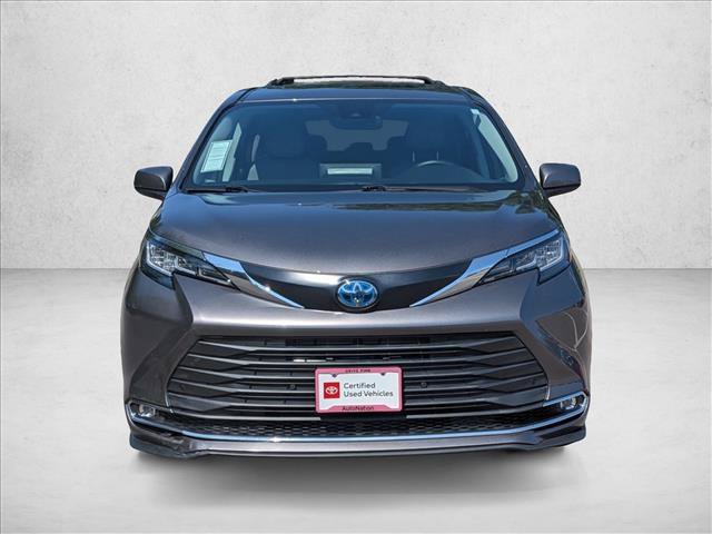 Certified 2022 Toyota Sienna XLE FWD image 2