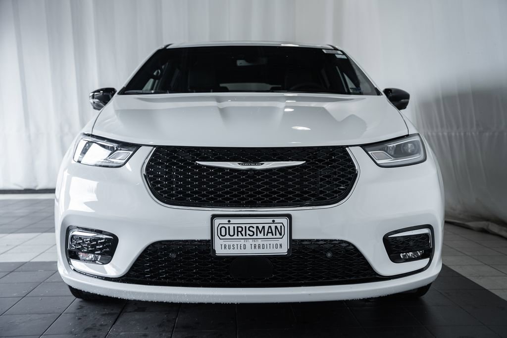 New 2026 Chrysler Pacifica Select AWD/4WD image 2