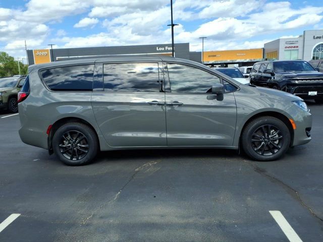 Used 2020 Chrysler Pacifica Touring-L w/ Advanced Safetytec Group AWD/4WD image 23