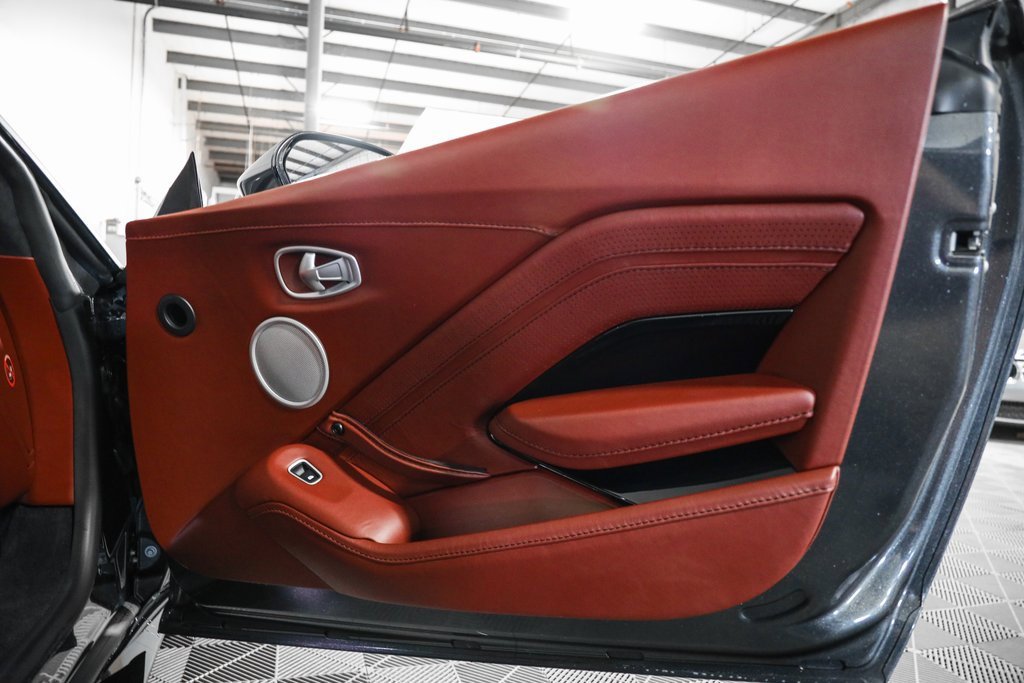Used 2020 Aston Martin V8 Vantage Coupe image 26