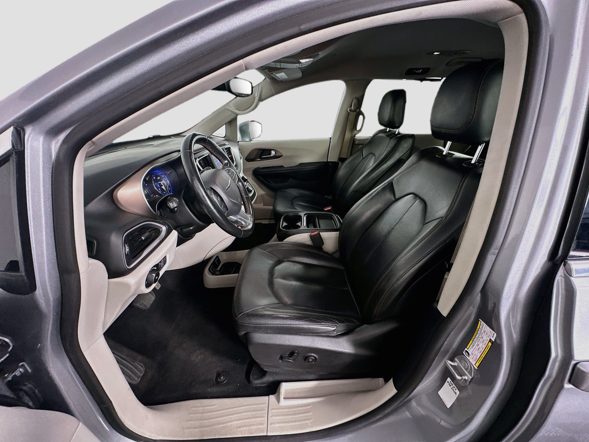 Used 2019 Chrysler Pacifica Touring-L FWD image 13
