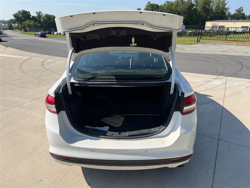 Used 2017 Ford Fusion SE w/ Equipment Group 602A FWD image 7