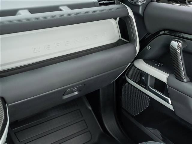 New 2024 Land Rover Defender 110 S image 29