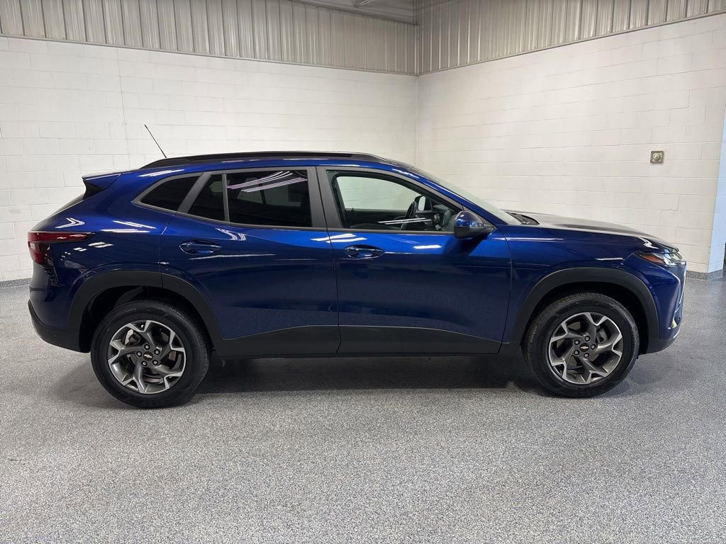 Used 2024 Chevrolet Trax LT w/ Driver Confidence Package FWD image 8