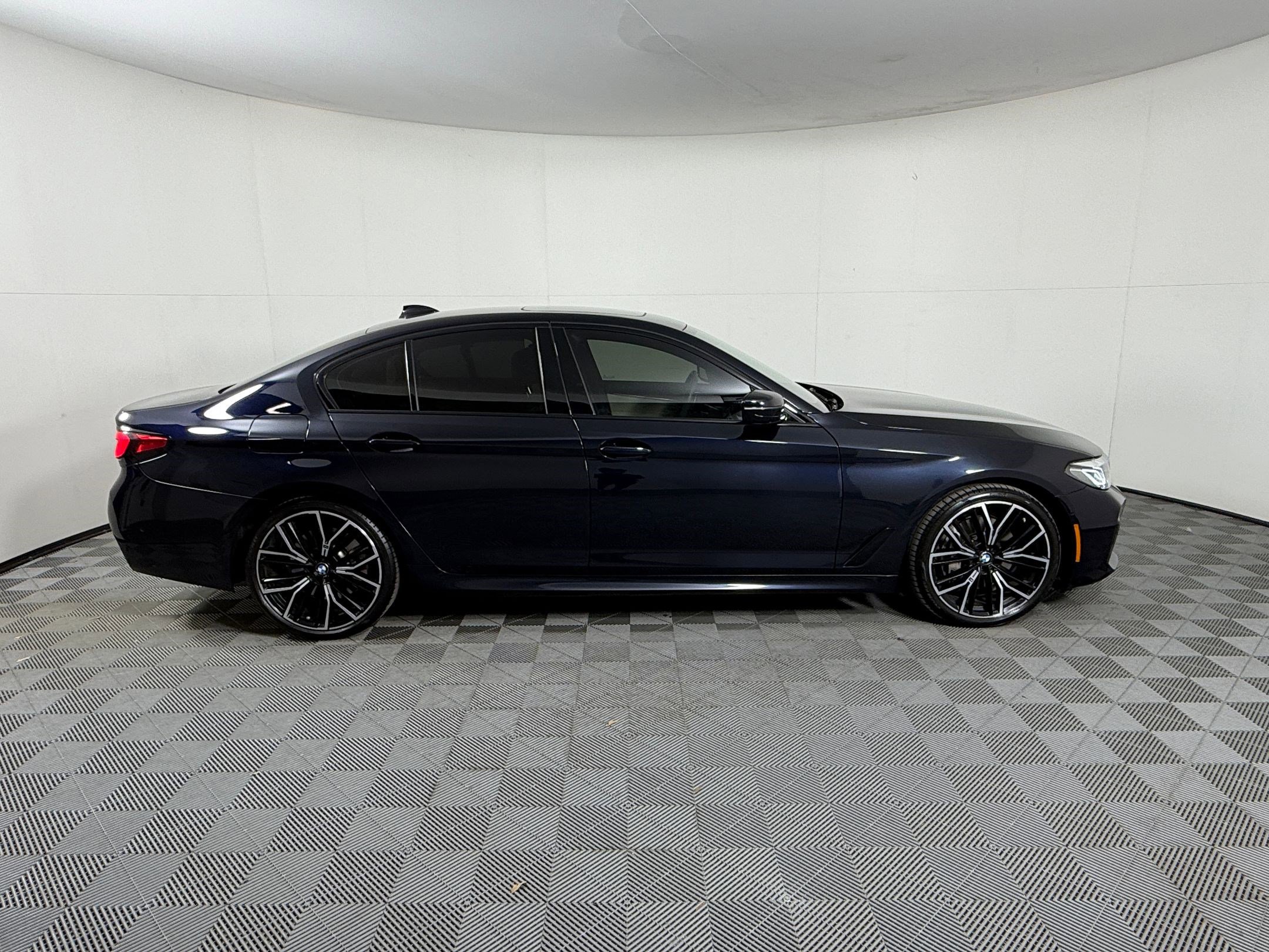 Certified 2023 BMW 540i w/ Executive Package RWD image 8