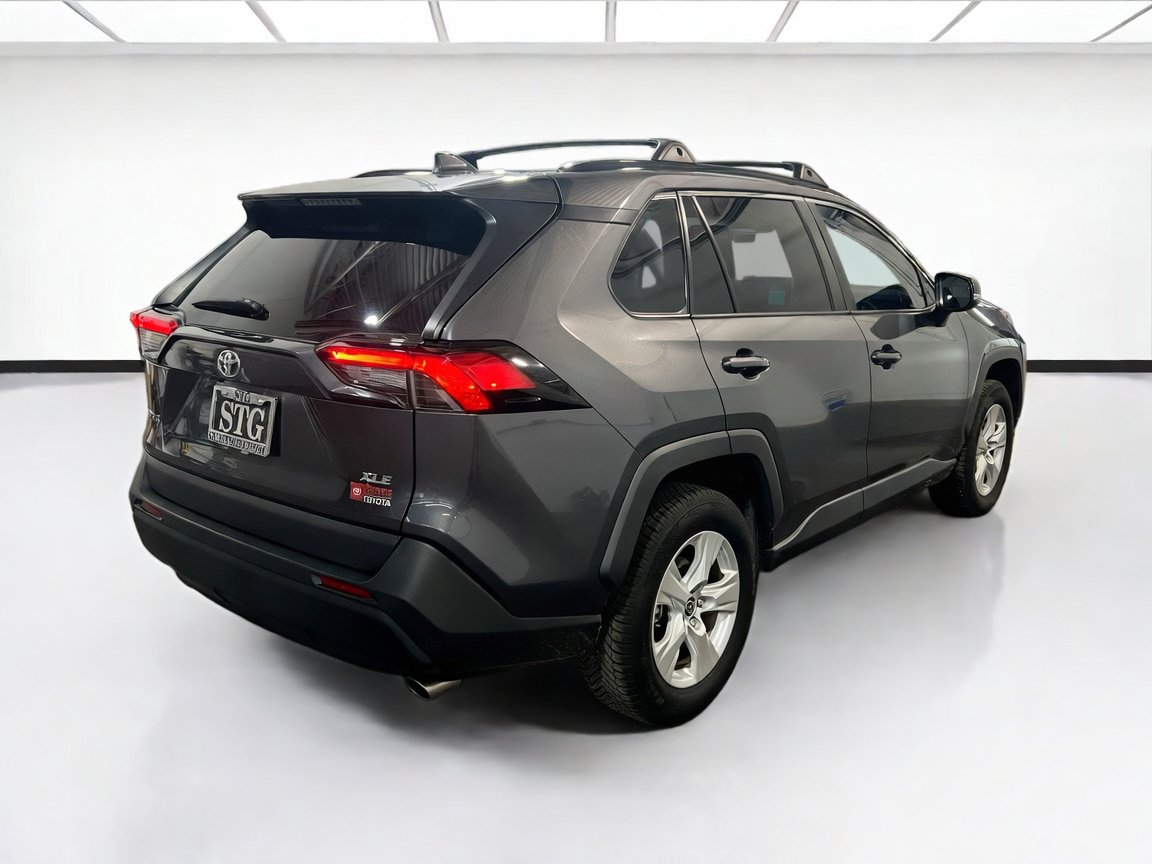 Used 2021 Toyota RAV4 XLE w/ Carpet Mat Package (TMS) FWD image 4