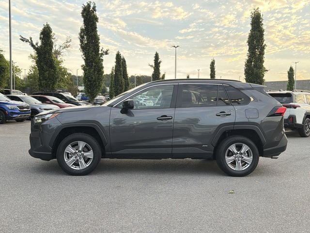 Used 2025 Toyota RAV4 LE AWD/4WD image 3