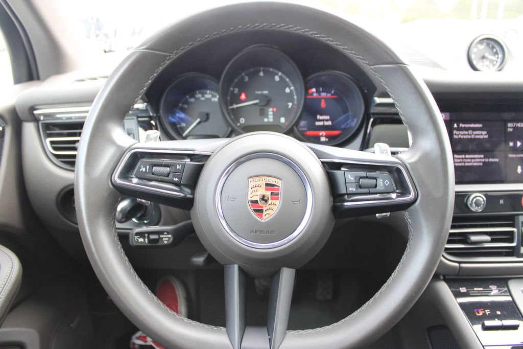 Used 2025 Porsche Macan image 10