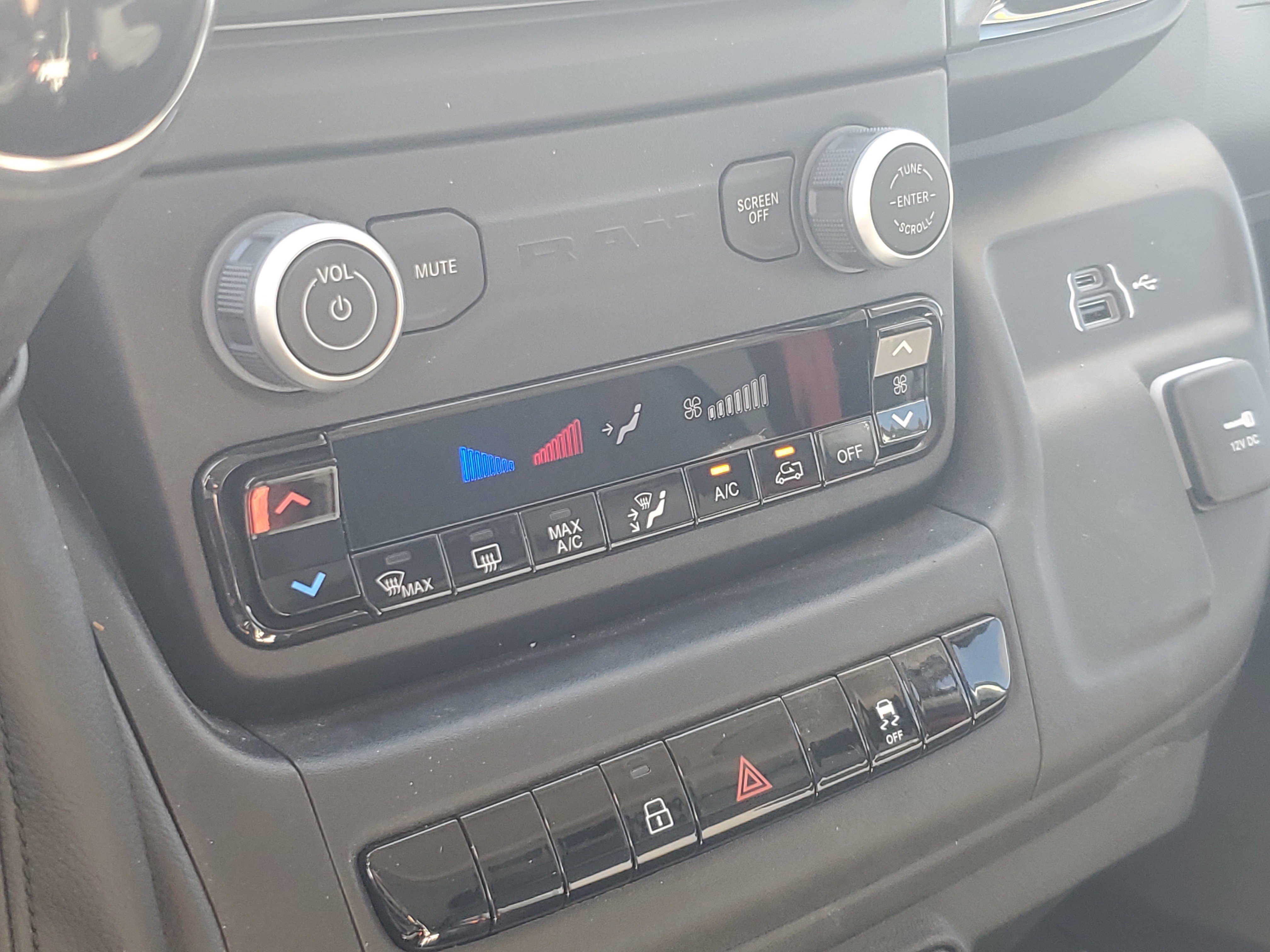 Used 2025 RAM ProMaster 2500 w/ Convenience Group image 16