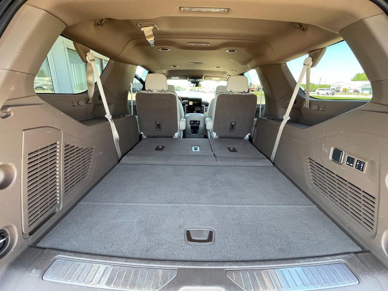 Used 2025 GMC Yukon XL Denali w/ LPO, Illumination Package AWD/4WD image 15