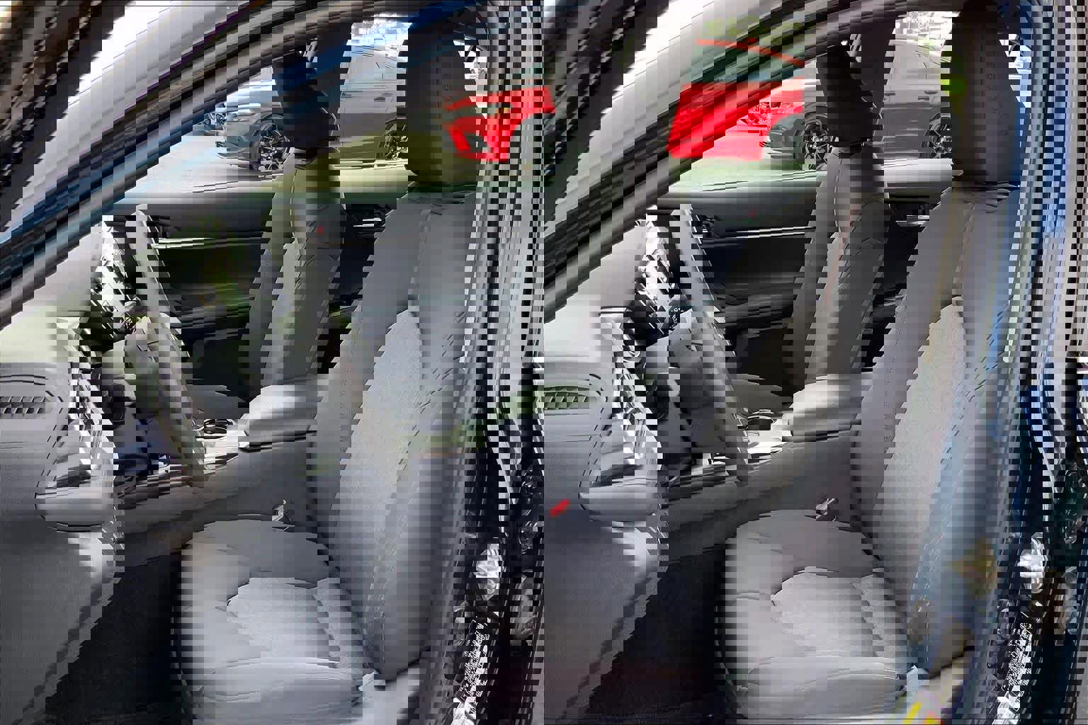 Used 2018 Toyota Camry LE image 7