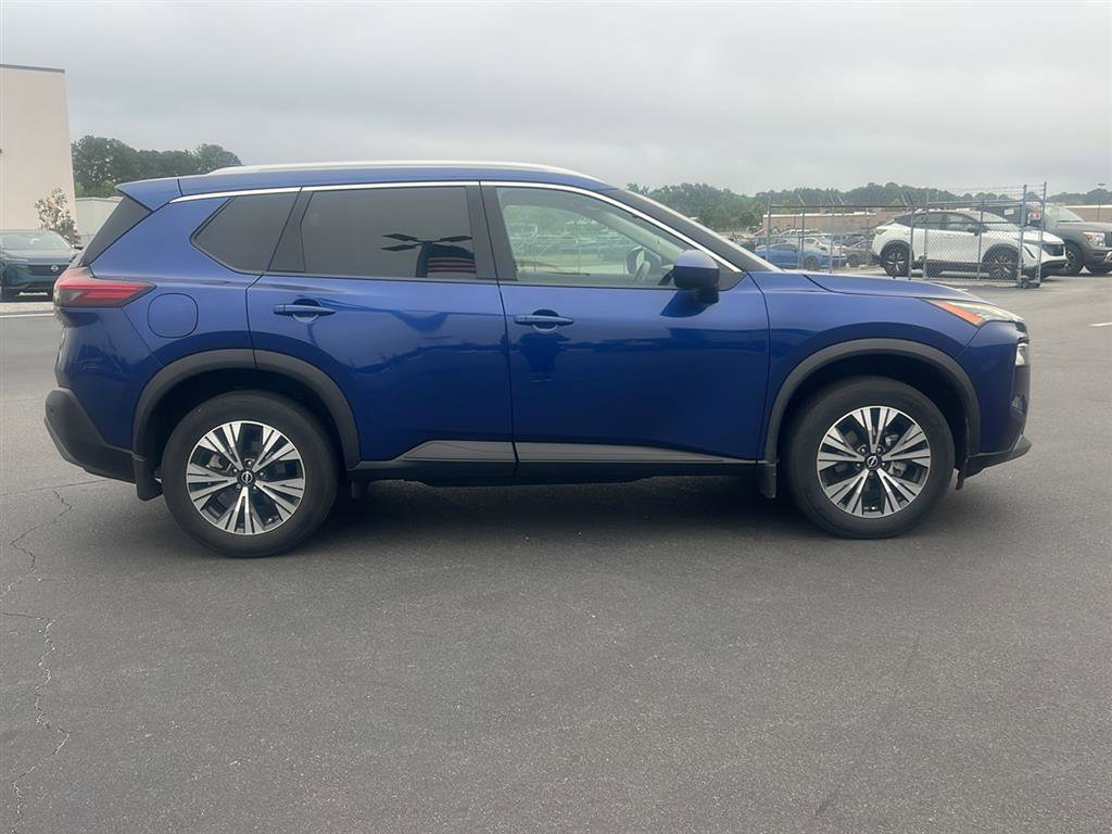 Used 2023 Nissan Rogue SV w/ SV Premium B Package FWD image 3
