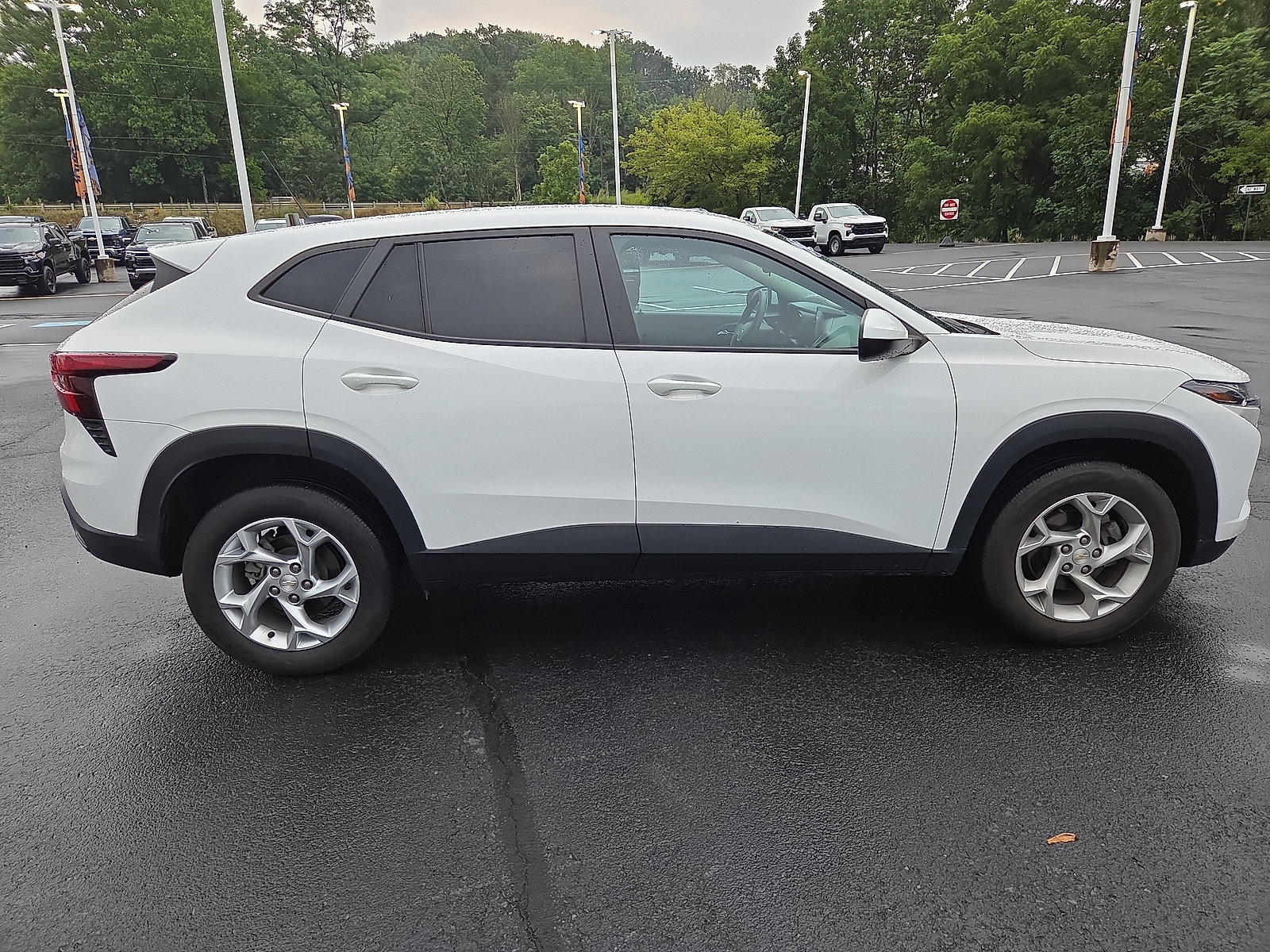 Used 2024 Chevrolet Trax LS w/ LS Convenience Package FWD image 2