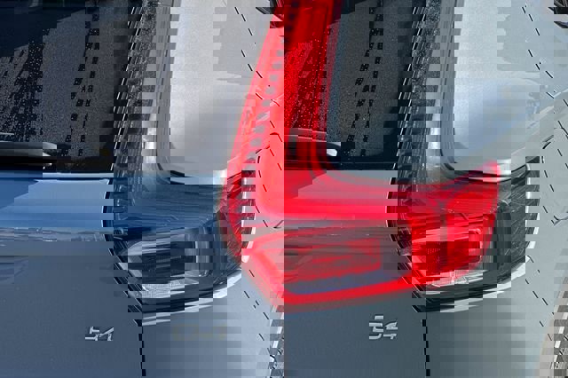 Used 2023 Volvo XC40 B4 Ultimate image 32