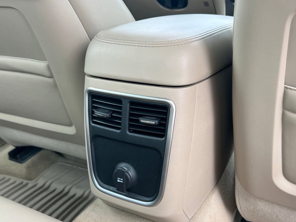 Used 2013 Chrysler 300 AWD w/ Driver Convenience Group image 23