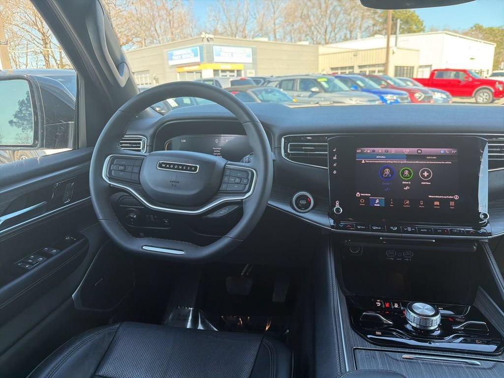 Used 2024 Jeep Wagoneer L Series III w/ Flexible Seating Group AWD/4WD image 9