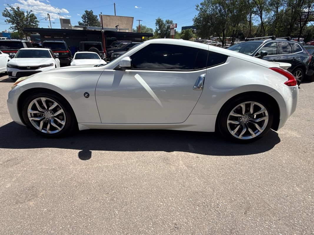 Used 2013 Nissan 370Z Touring RWD image 4