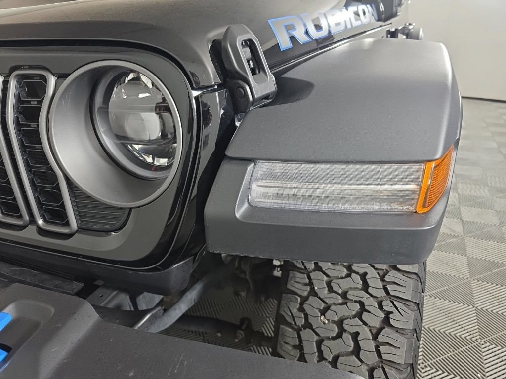 Certified 2025 Jeep Wrangler Unlimited Rubicon 4xe w/ Convenience Group AWD/4WD image 15