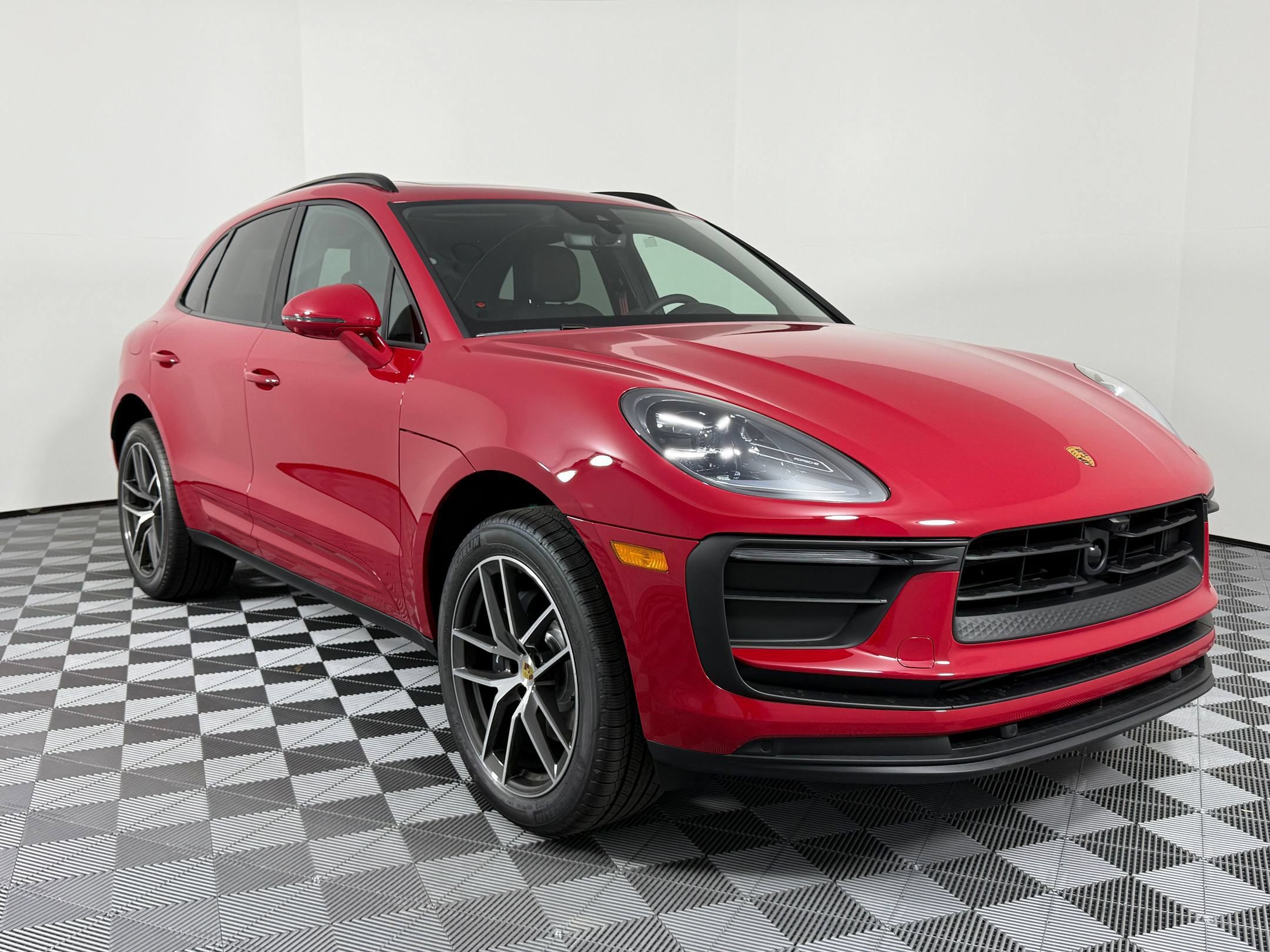 Certified 2026 Porsche Macan AWD/4WD image 7