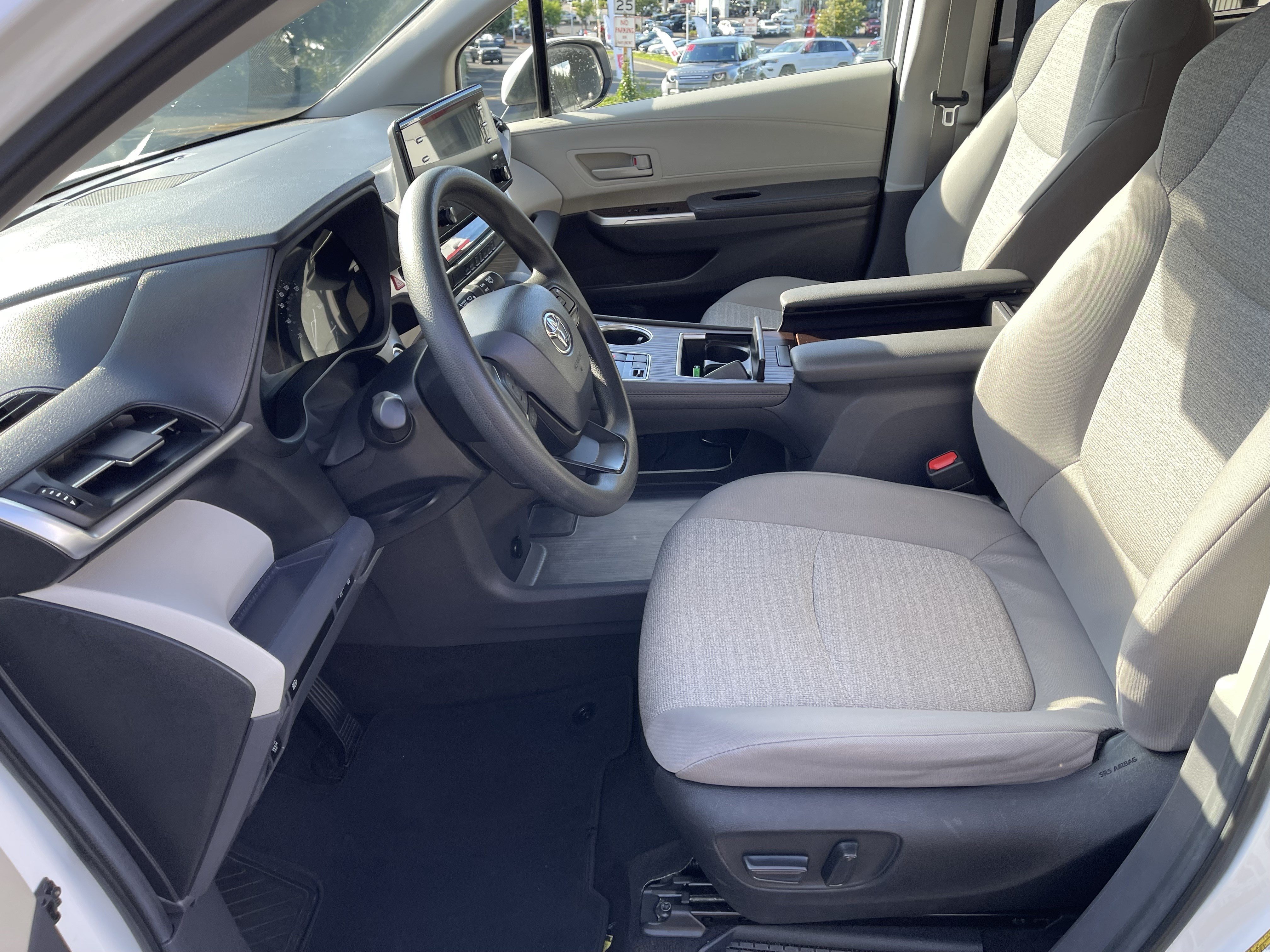 Certified 2024 Toyota Sienna LE AWD/4WD image 10