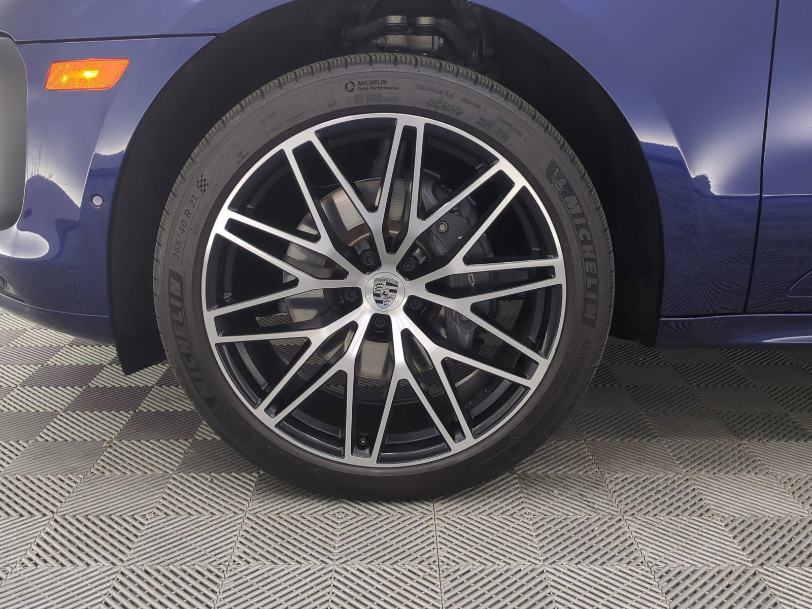 Certified 2023 Porsche Macan image 27