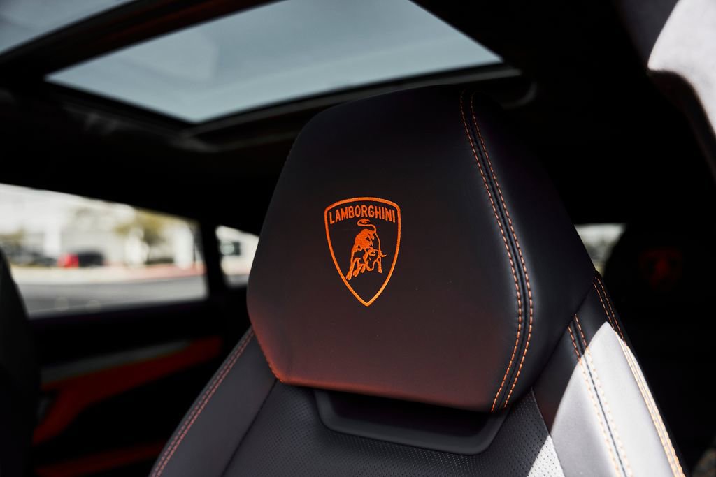 Used 2022 Lamborghini Urus AWD/4WD image 48