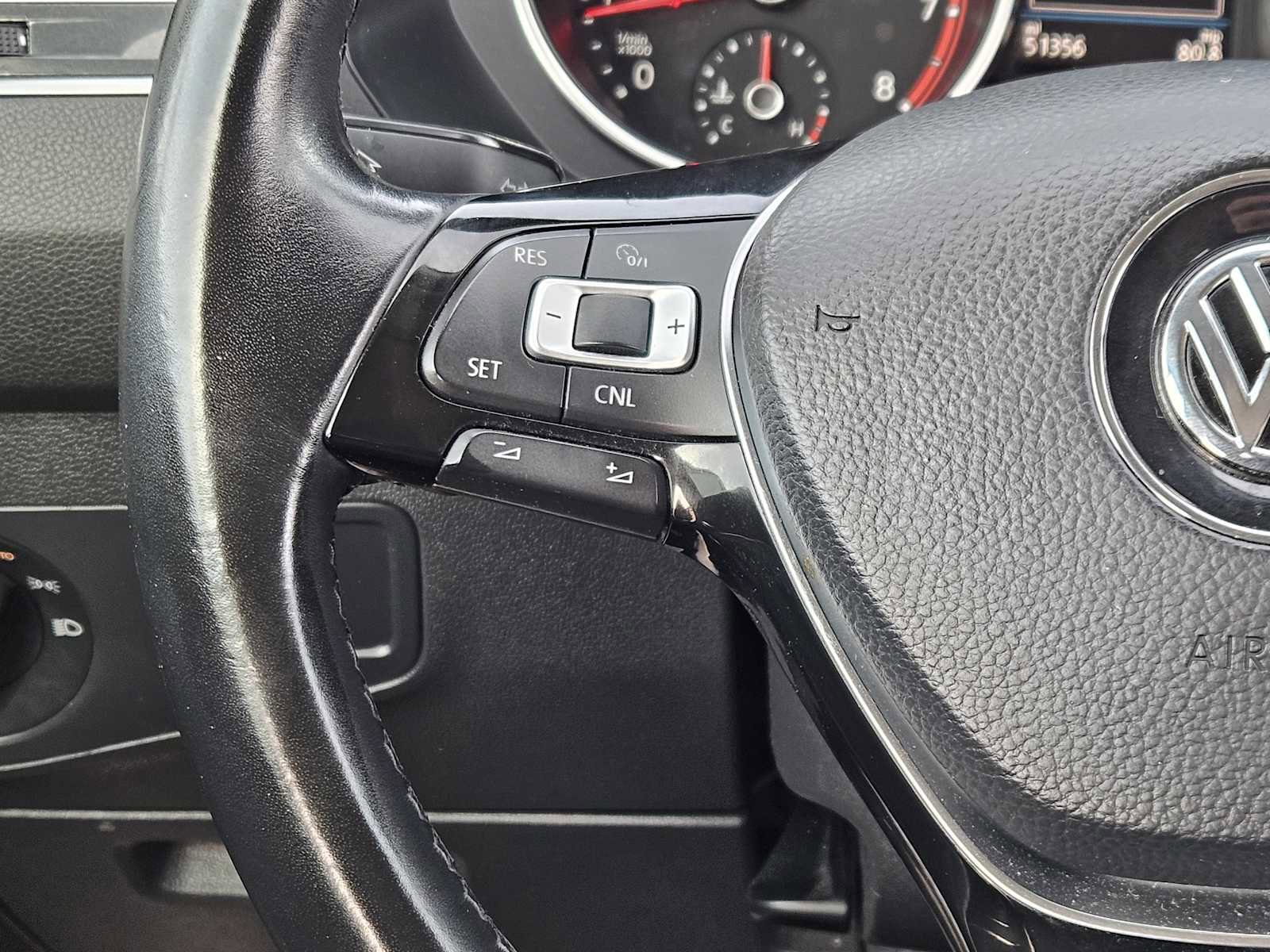 Used 2018 Volkswagen Tiguan SE FWD image 26