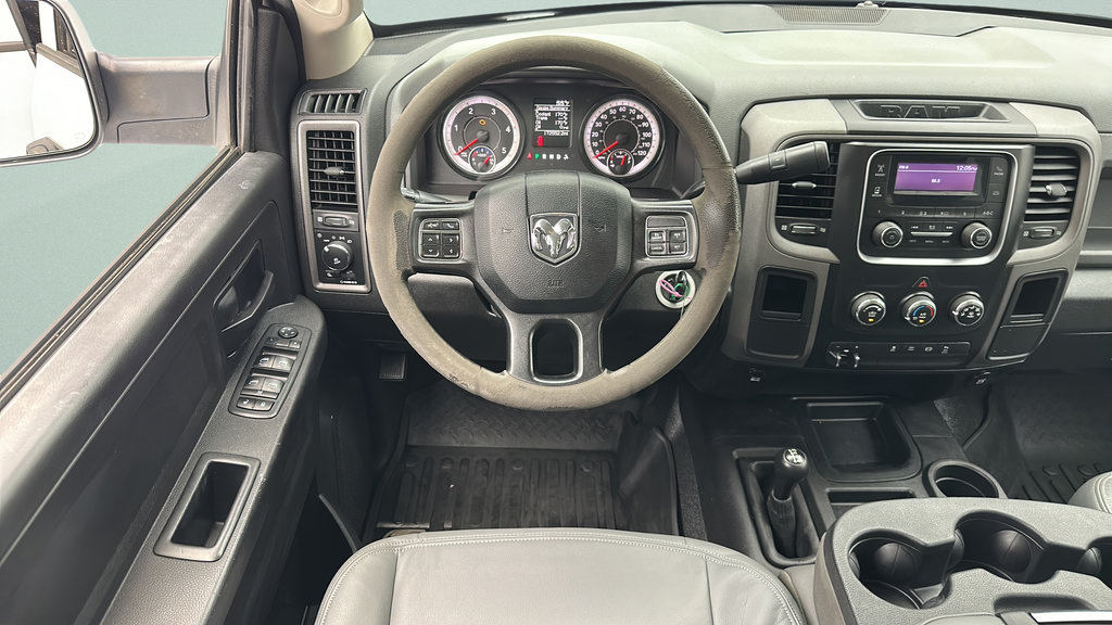 Used 2017 RAM 3500 Tradesman w/ Chrome Appearance Group AWD/4WD image 11