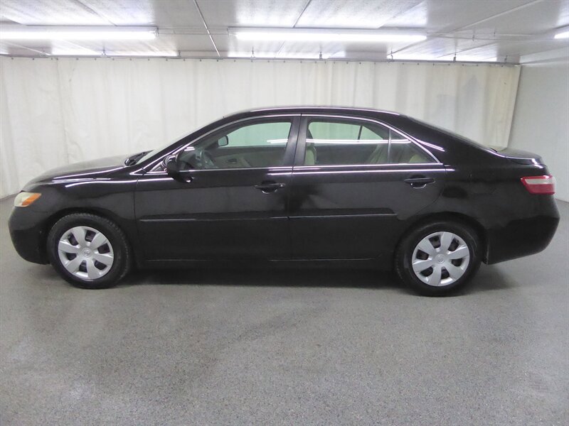 Used 2009 Toyota Camry LE FWD image 4