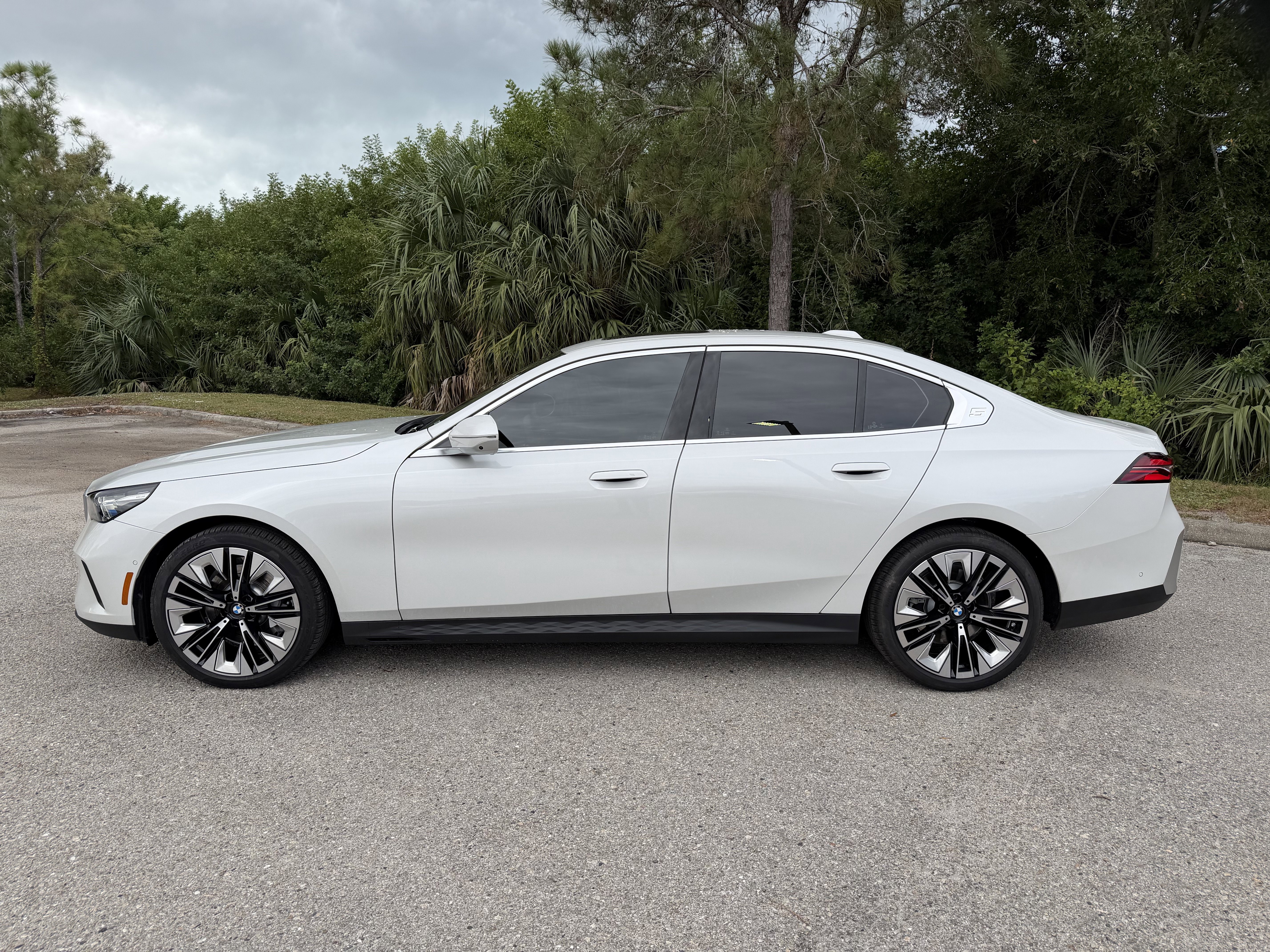 Used 2026 BMW 530i w/ Premium Package image 2