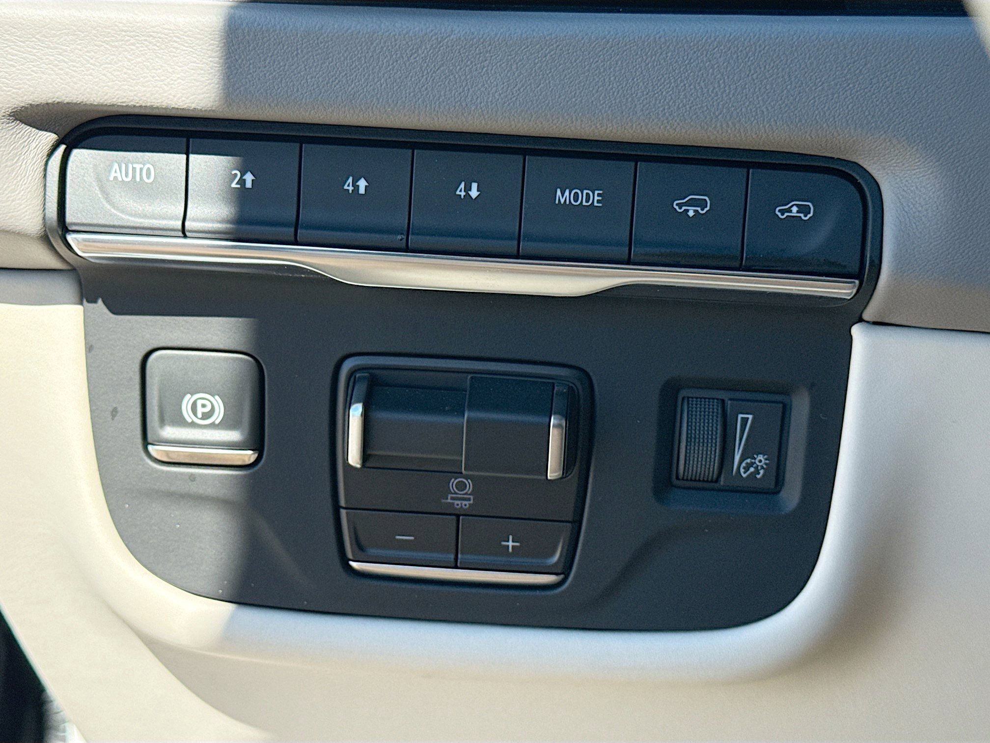 Used 2025 Cadillac Escalade ESV Sport Platinum image 38