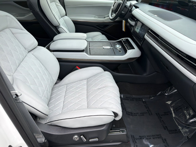 New 2027 Lincoln Navigator Black Label w/ Black Label Special Edition AWD/4WD image 14