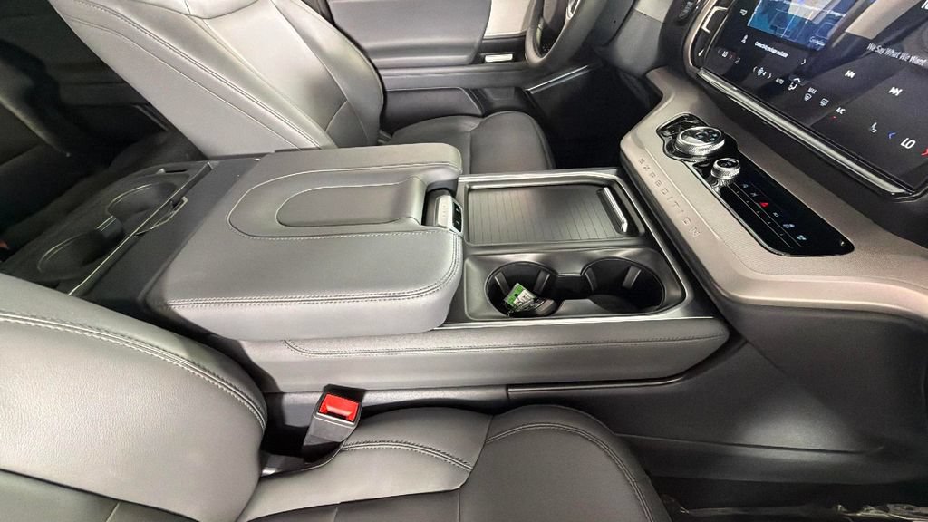 Used 2026 Ford Expedition Active RWD image 39