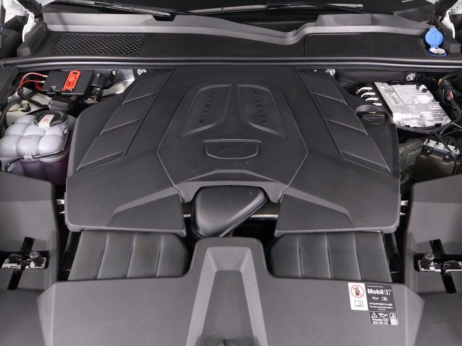 Certified 2026 Porsche Cayenne Coupe AWD/4WD image 26