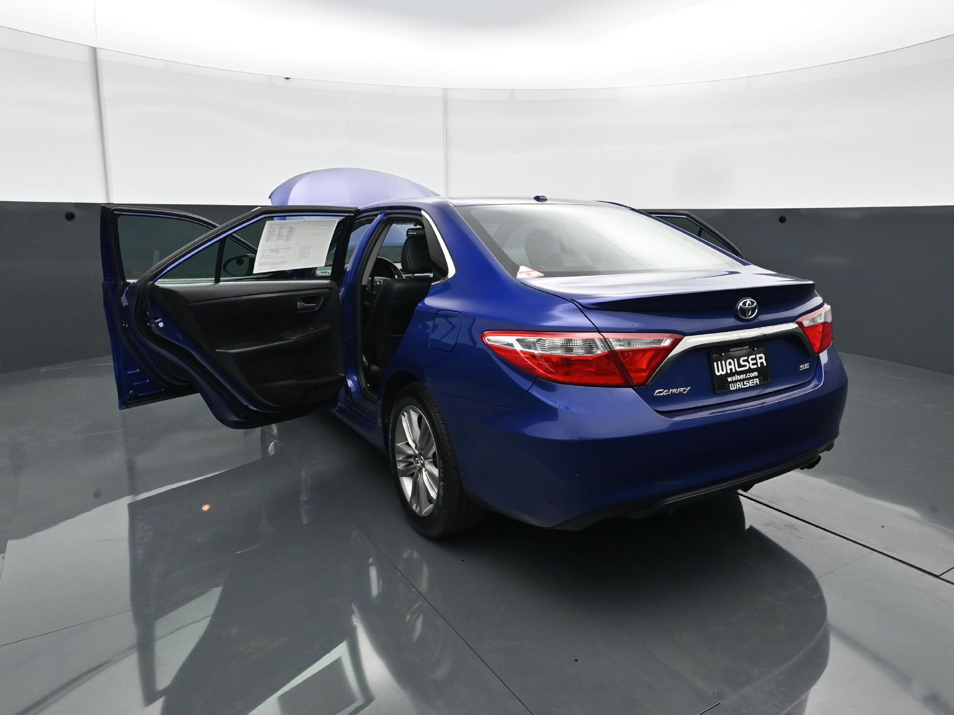 Used 2016 Toyota Camry SE w/ Moonroof Package FWD image 39