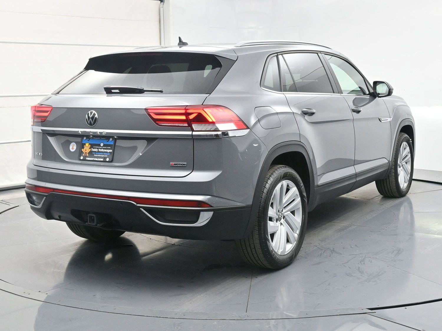 Certified 2022 Volkswagen Atlas Cross Sport SE image 27