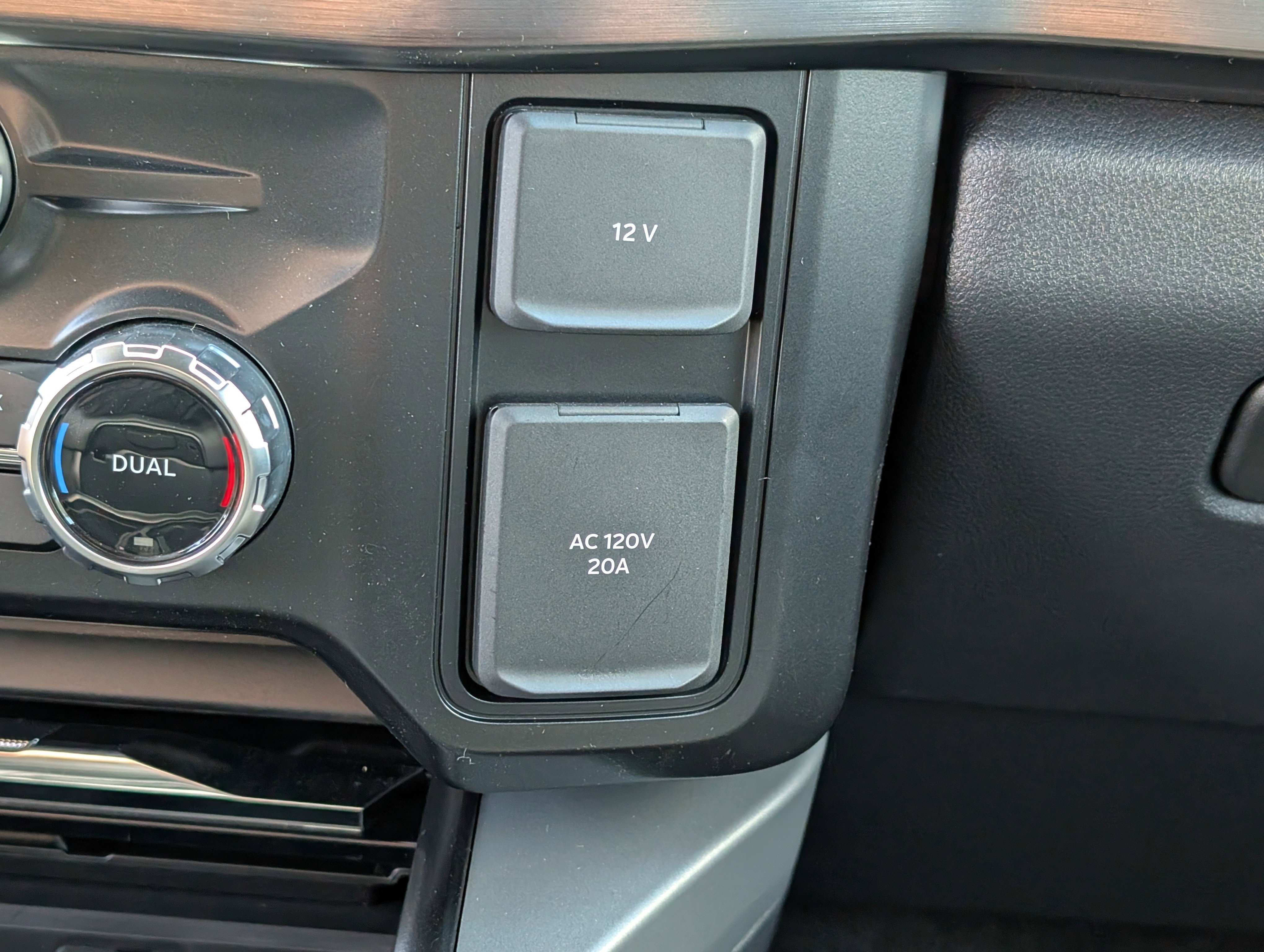 New 2026 Ford F250 Lariat w/ Lariat Ultimate Package image 27