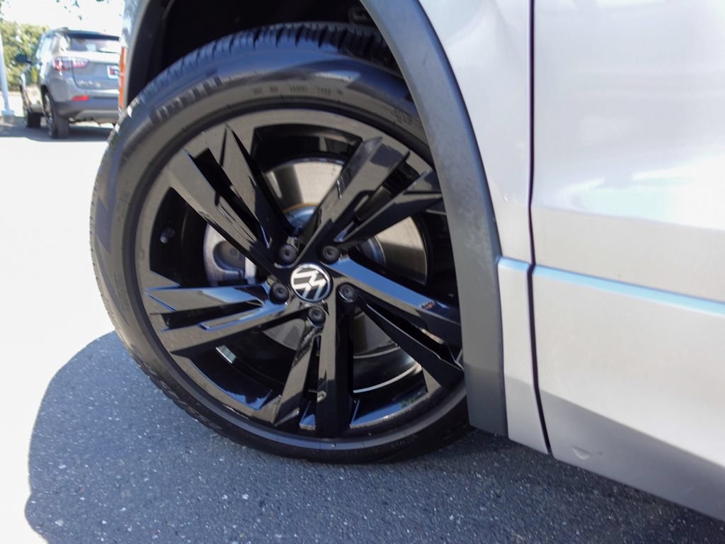 Used 2023 Volkswagen Tiguan SE R-Line FWD image 10