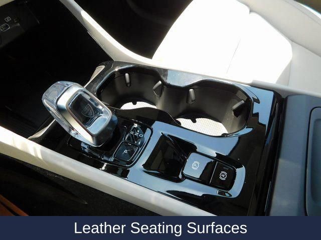 New 2025 Volvo XC40 B5 Ultra w/ Protection Package image 30