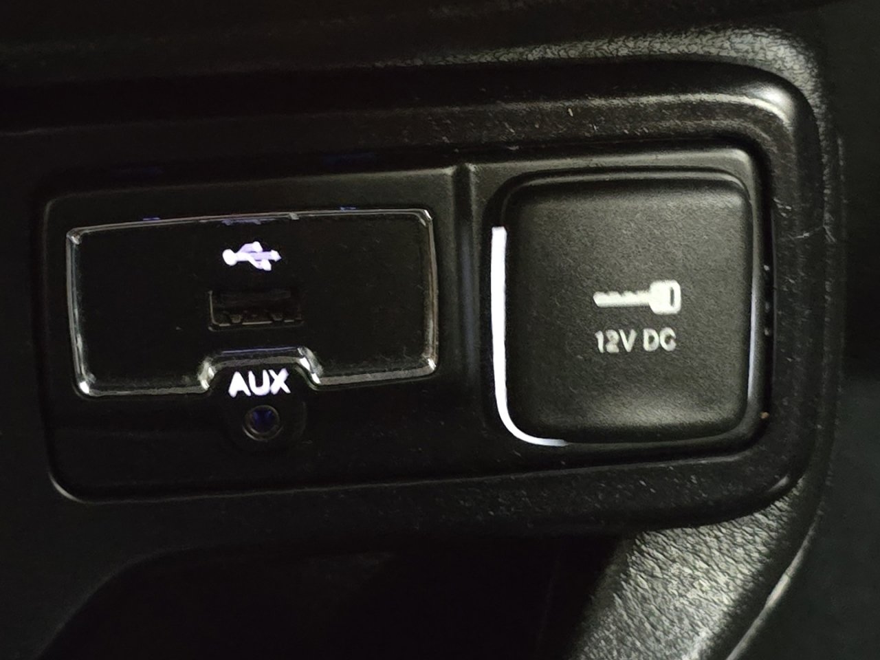 Used 2018 Jeep Renegade Latitude w/ Cold Weather Group image 25