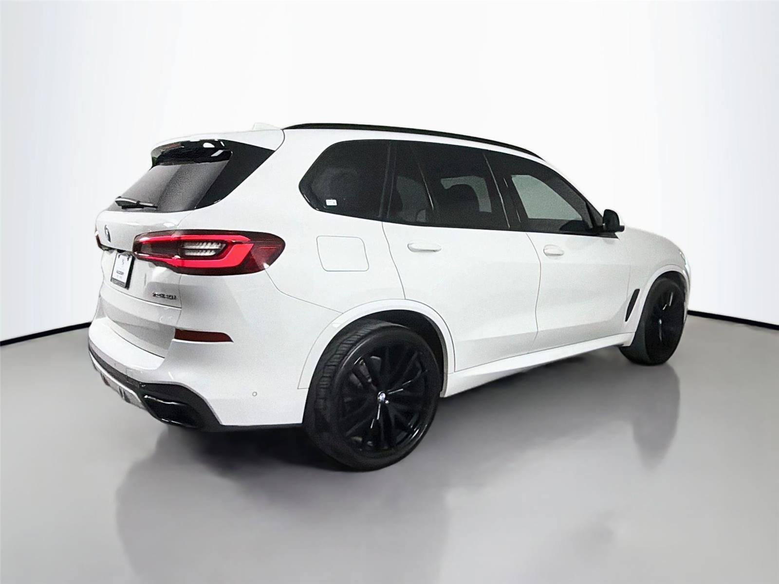 Used 2022 BMW X5 xDrive40i w/ M Sport Package AWD/4WD image 5