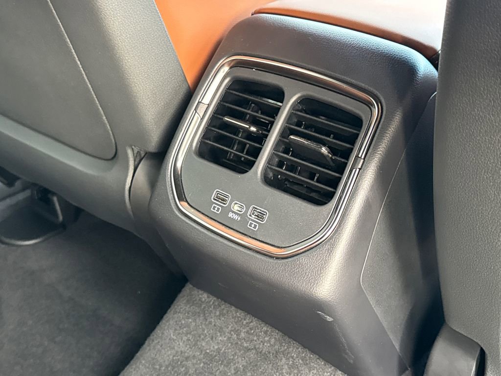 New 2025 VinFast VF 8 Plus AWD/4WD image 17