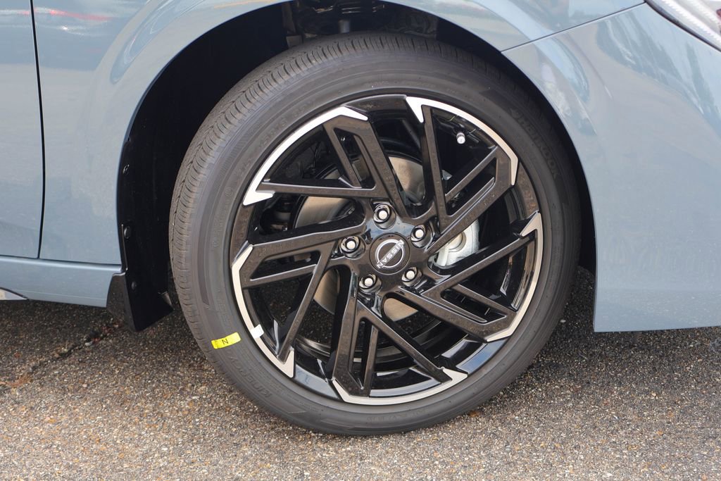 New 2026 Nissan Sentra SR FWD image 18