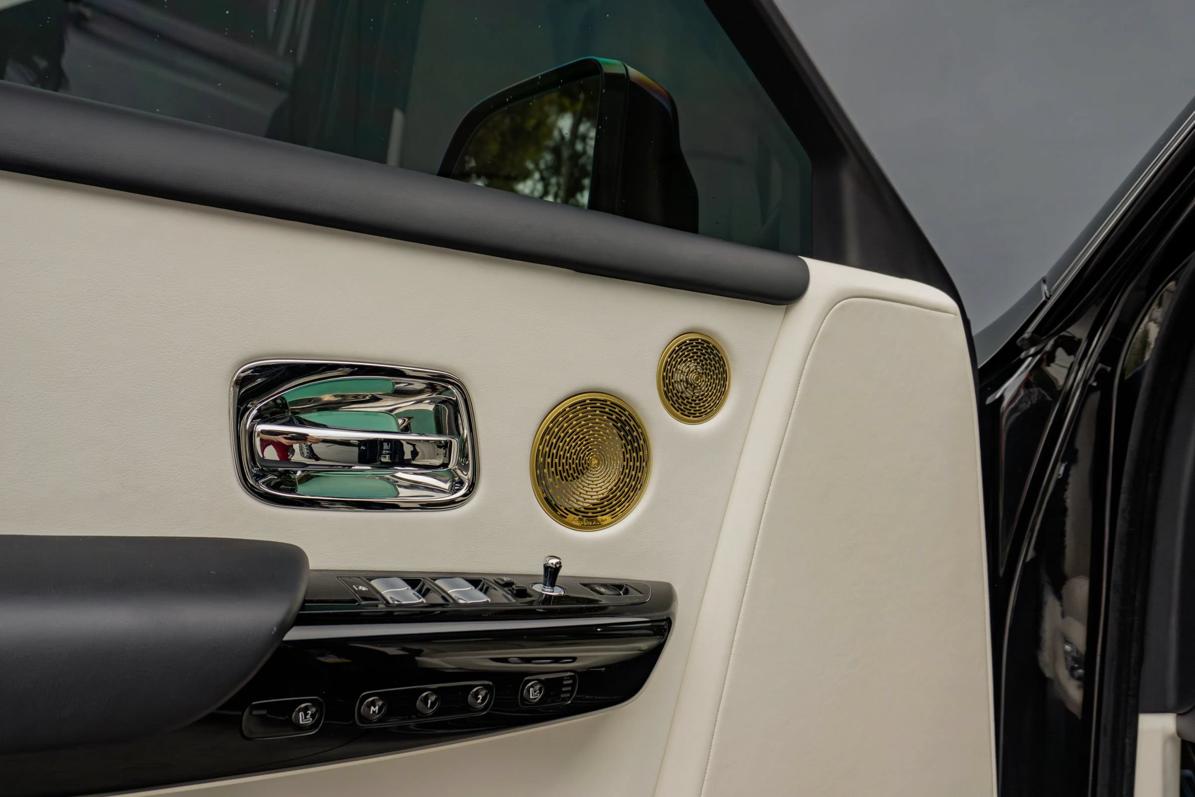 Used 2024 Rolls-Royce Phantom Sedan RWD image 95
