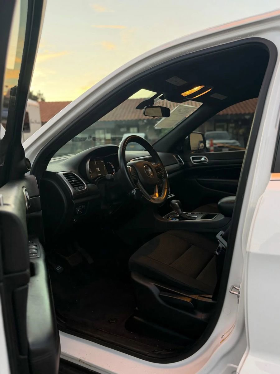 Used 2018 Jeep Grand Cherokee Laredo RWD image 10